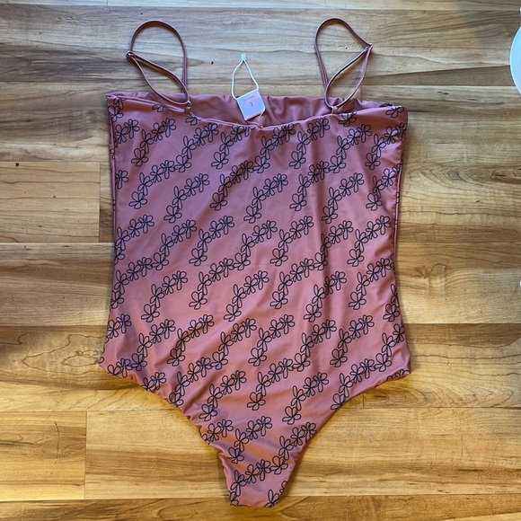 Of One Sea Size Large curvy mauve color flower lei print one piece swimsuit - Picture 3 of 3